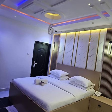 Vhs Vinchee Suites Лаґос Екстер'єр фото