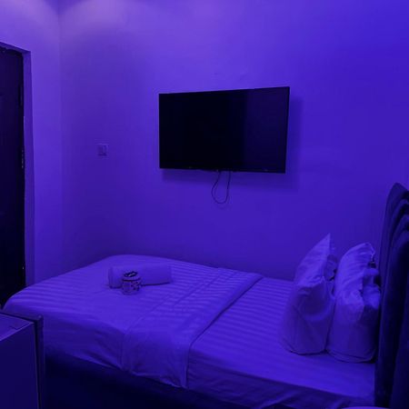 Vhs Vinchee Suites Лаґос Екстер'єр фото