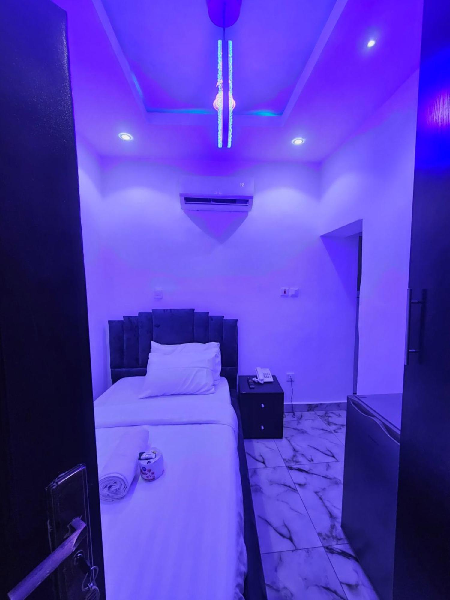 Vhs Vinchee Suites Лаґос Екстер'єр фото