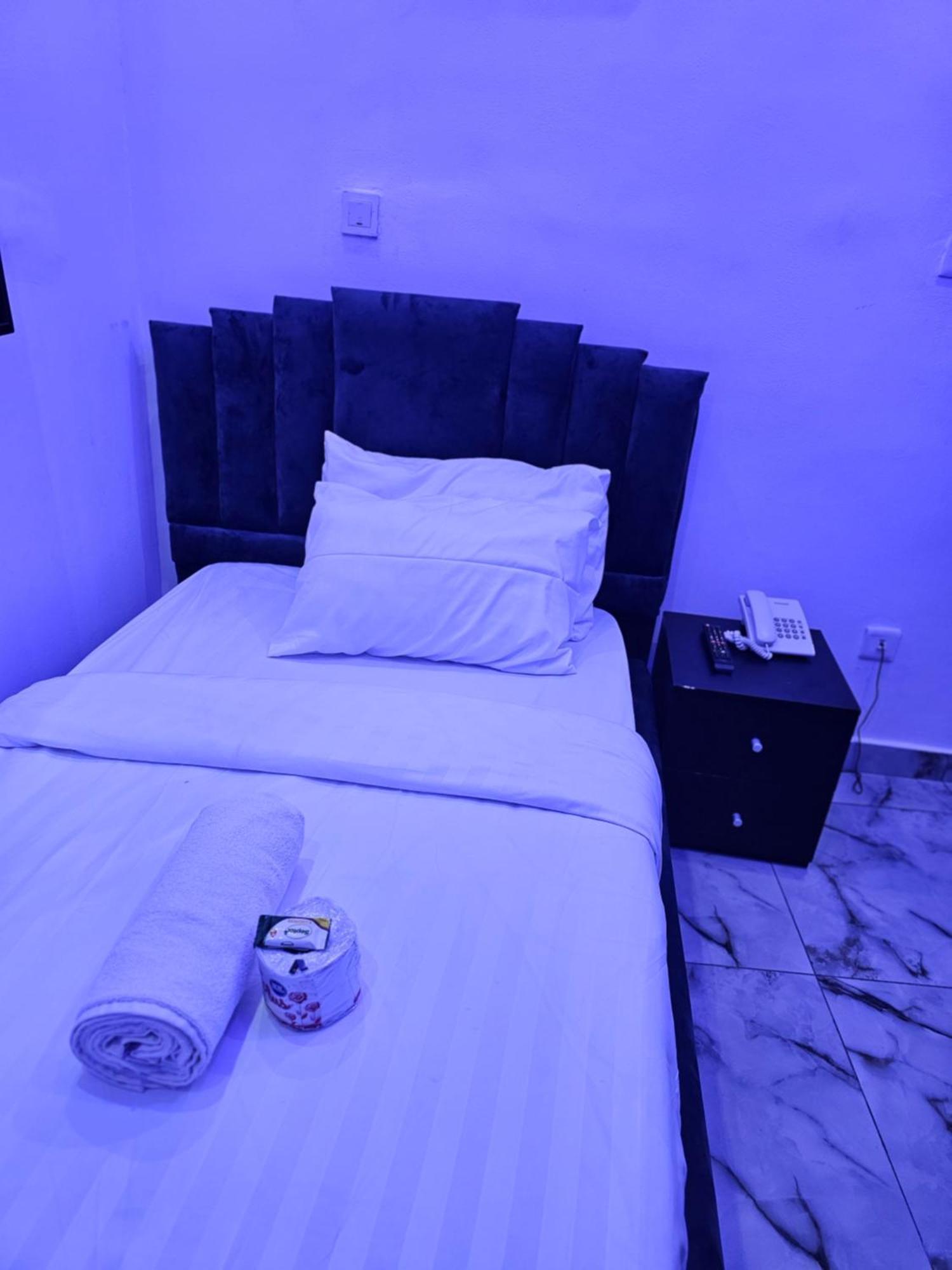 Vhs Vinchee Suites Лаґос Екстер'єр фото