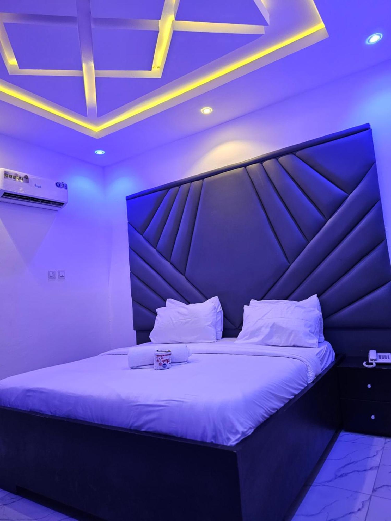 Vhs Vinchee Suites Лаґос Екстер'єр фото