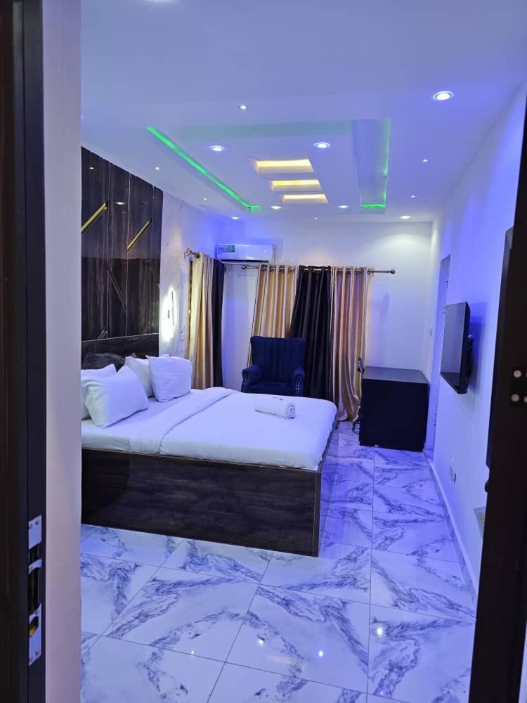 Vhs Vinchee Suites Лаґос Екстер'єр фото