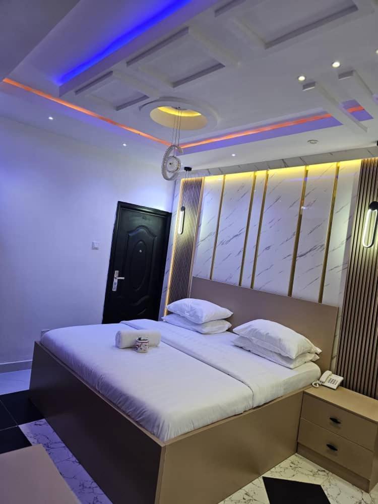 Vhs Vinchee Suites Лаґос Екстер'єр фото