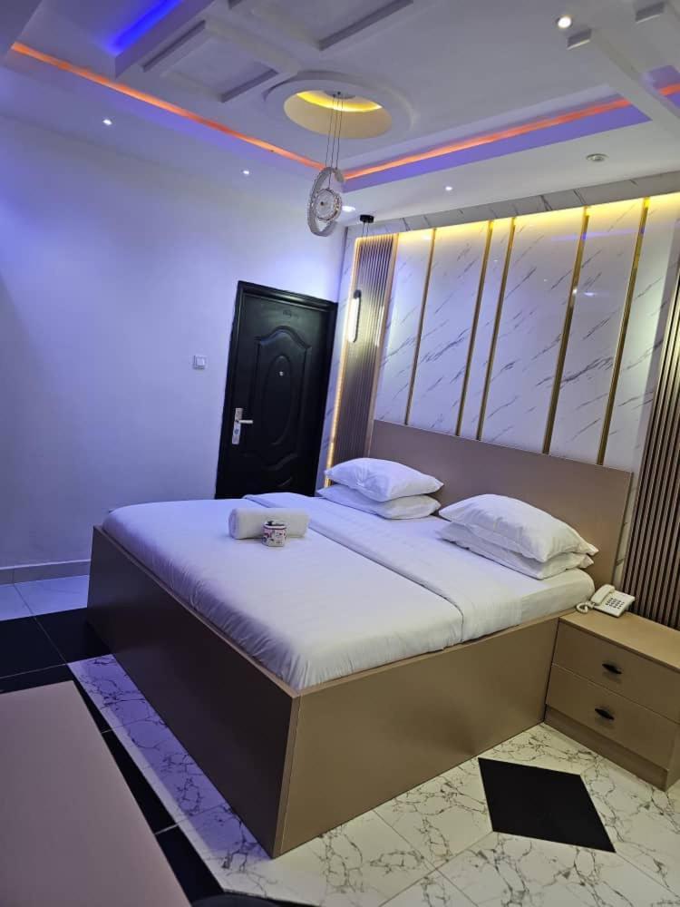 Vhs Vinchee Suites Лаґос Екстер'єр фото