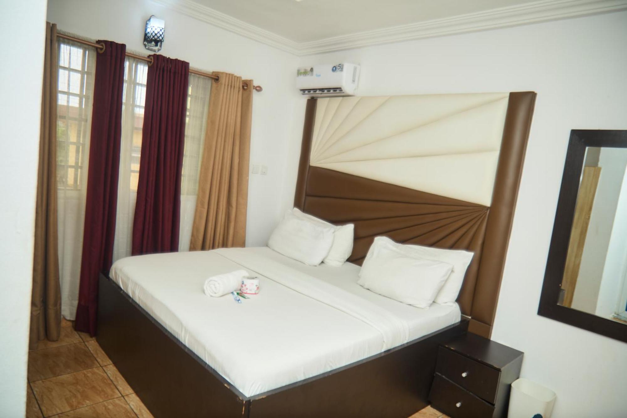 Vhs Vinchee Suites Лаґос Екстер'єр фото