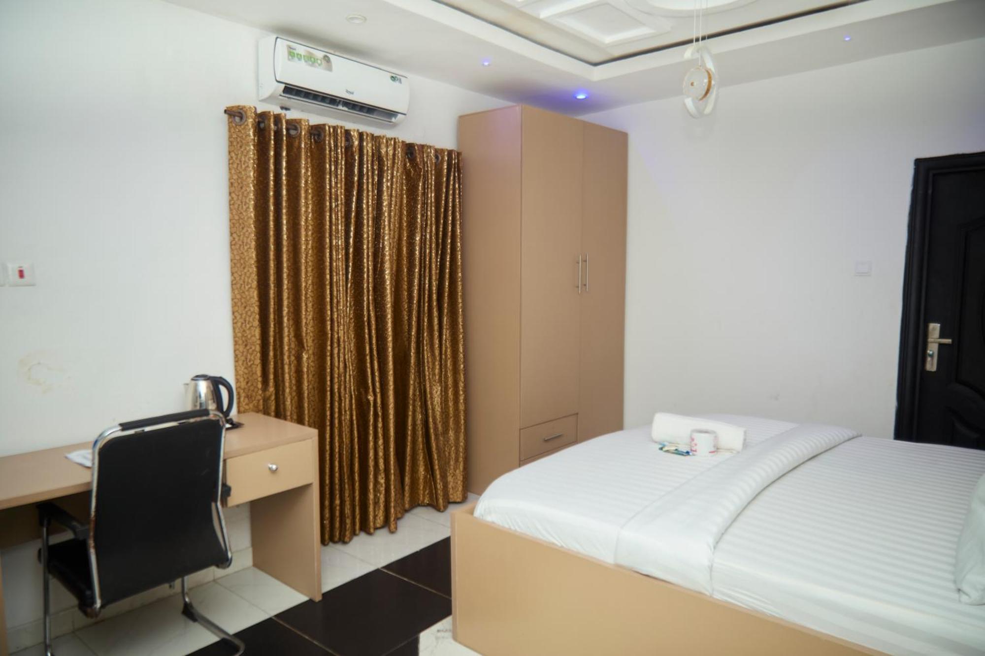Vhs Vinchee Suites Лаґос Екстер'єр фото