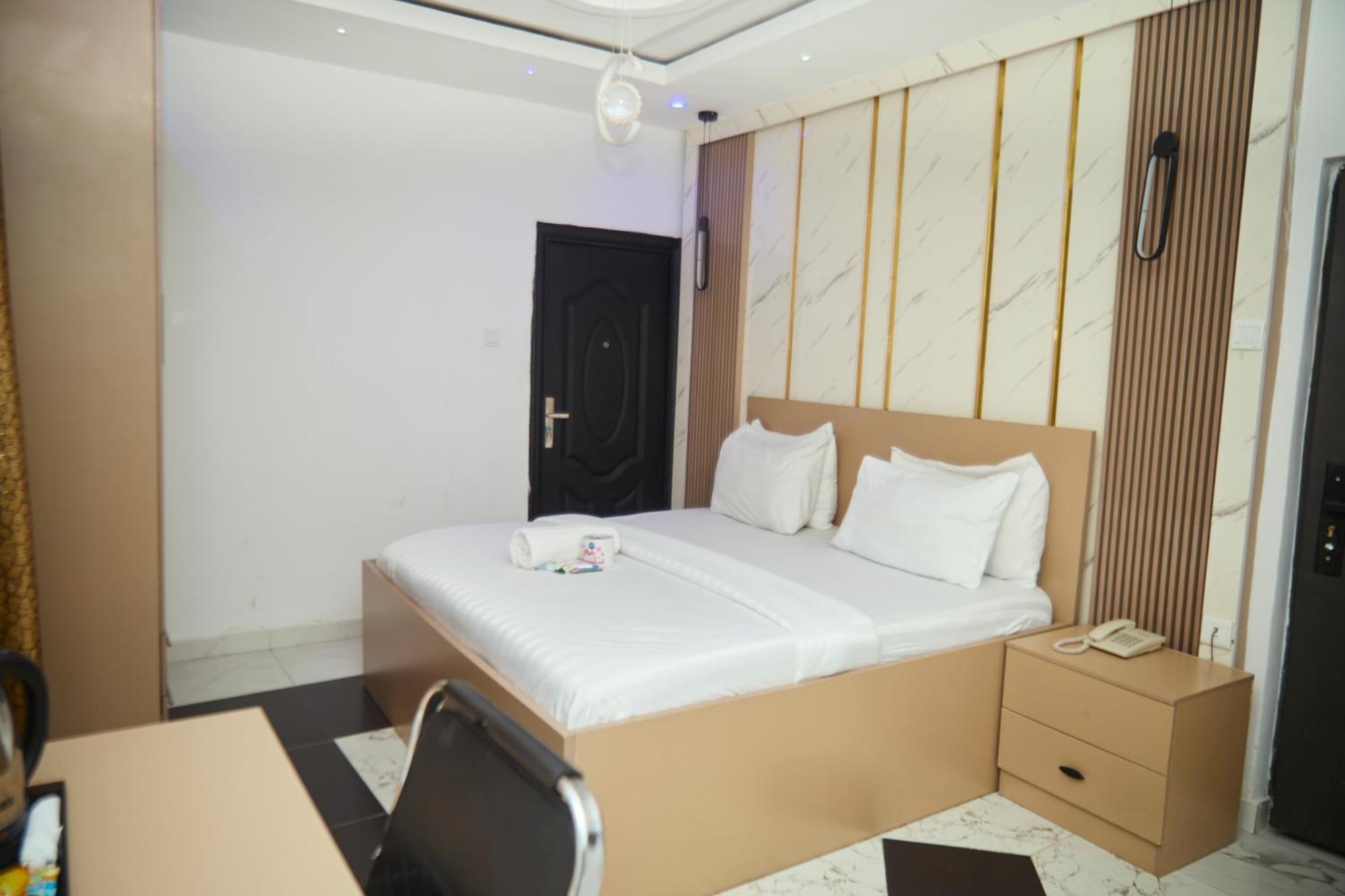 Vhs Vinchee Suites Лаґос Екстер'єр фото