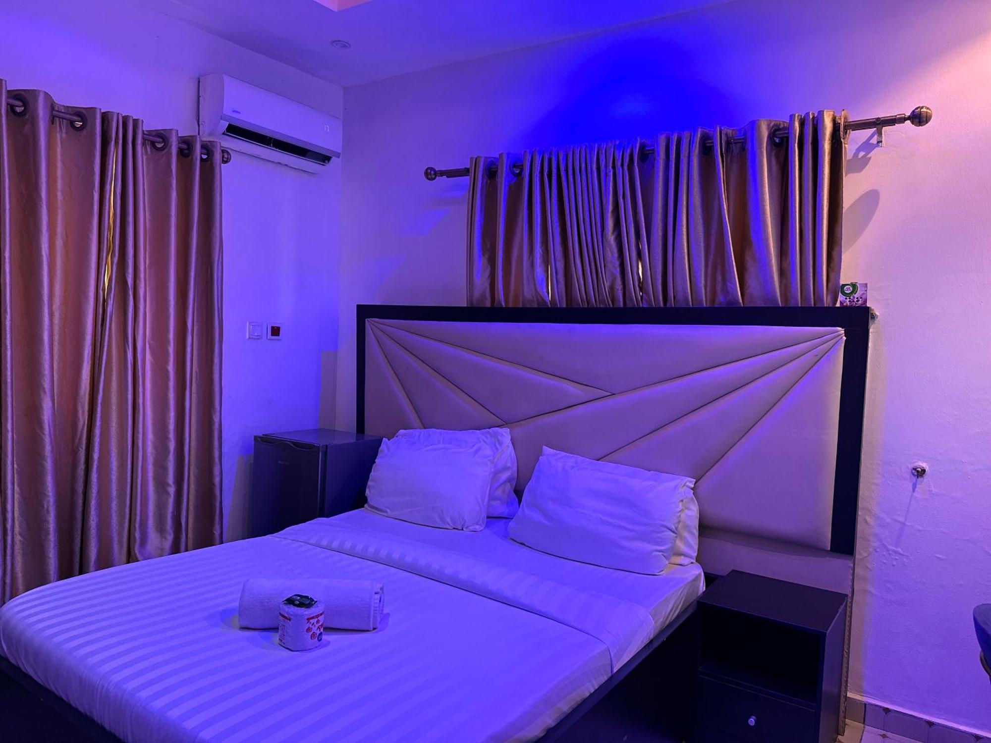 Vhs Vinchee Suites Лаґос Екстер'єр фото