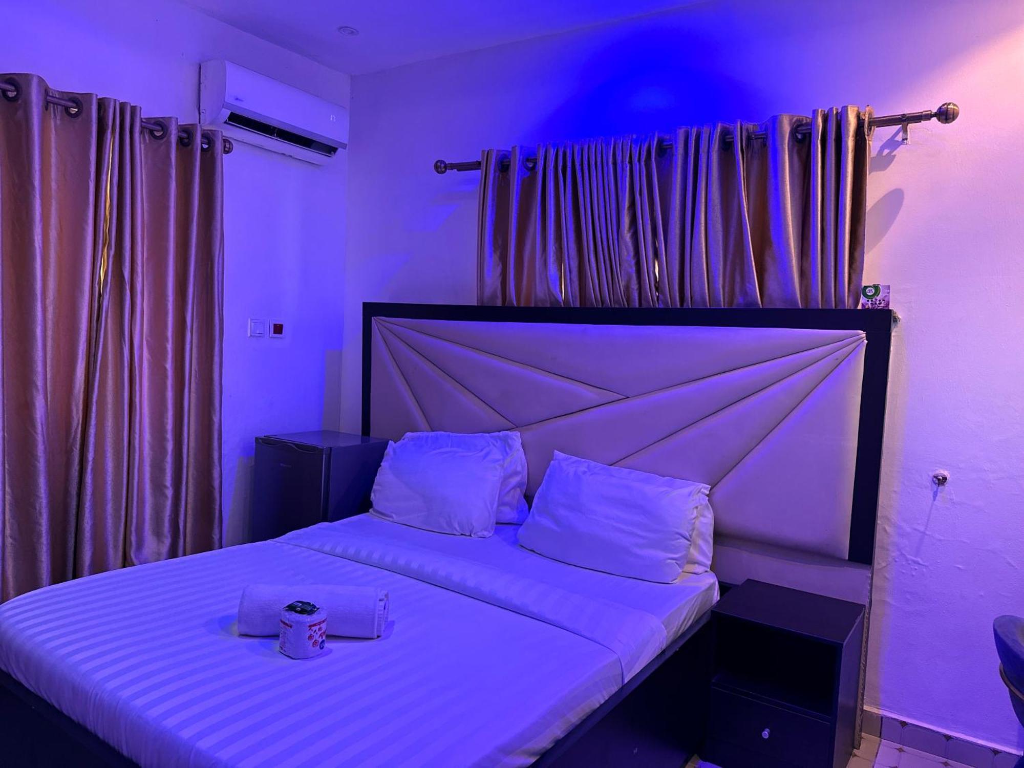 Vhs Vinchee Suites Лаґос Екстер'єр фото